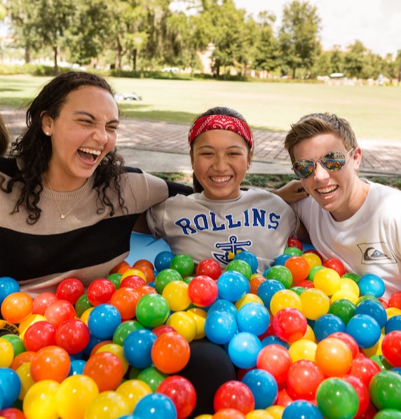 SRC0292 Community Common Hour Ball Pit Tie-Dye  20140826 2970-1
